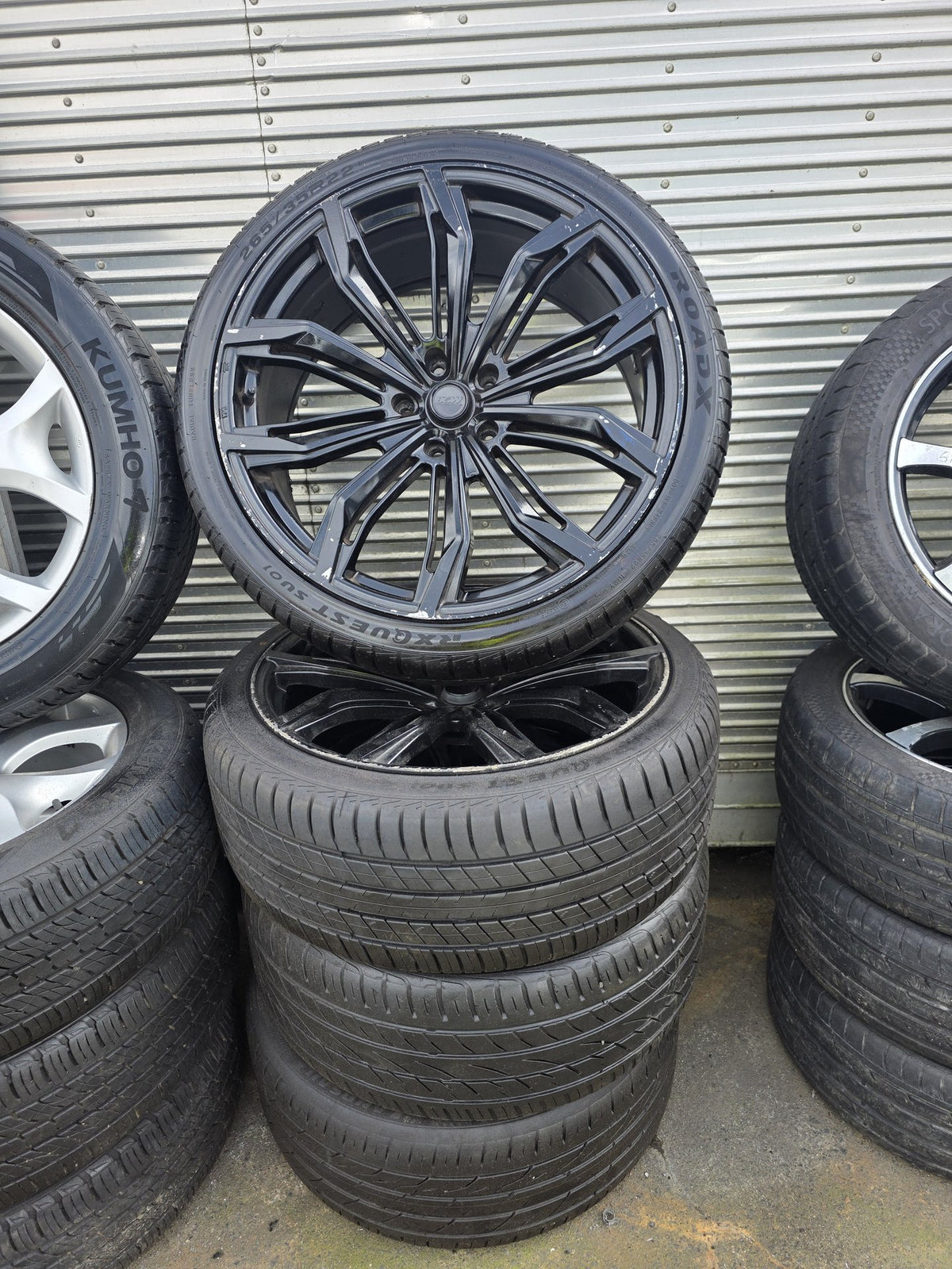 BGW Mag Wheel Set PN: 22X9.5JJ 5X130 265/35/22 OFF 30