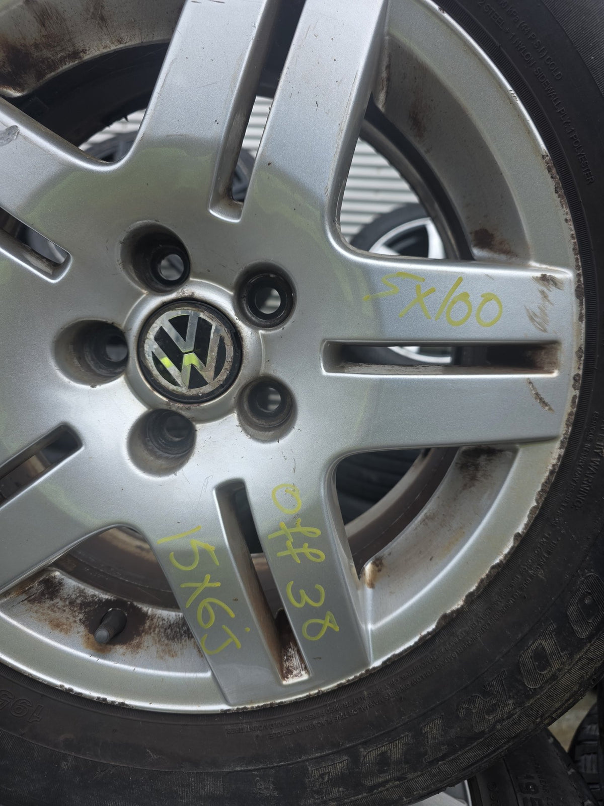 Volkswagen - Mag Wheel Set 5x100 Stud Pattern/ Wheel Size: 15x6 J/ Offset: 38