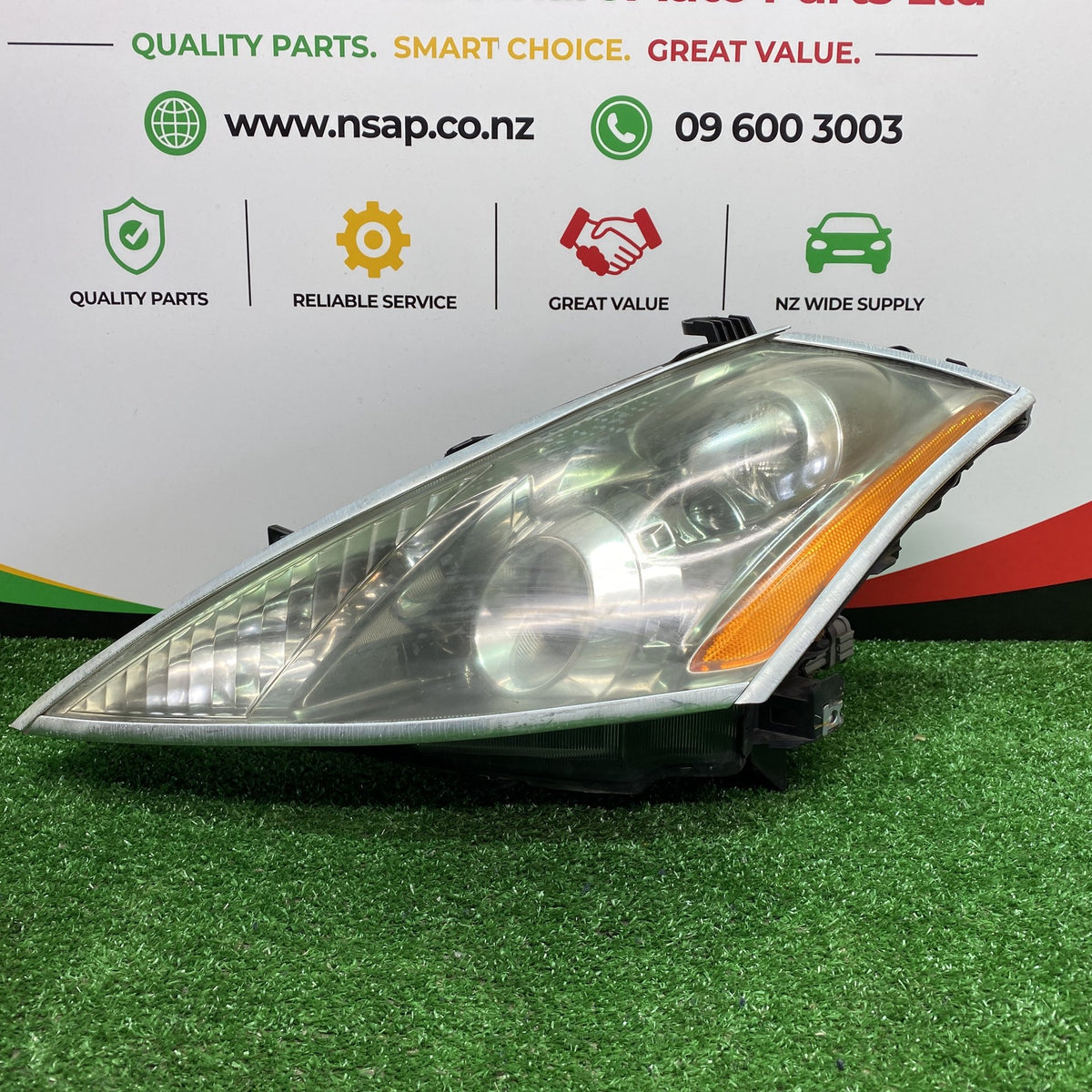 2005 Nissan Murano - Left Headlight PN: KOITO 100-63779