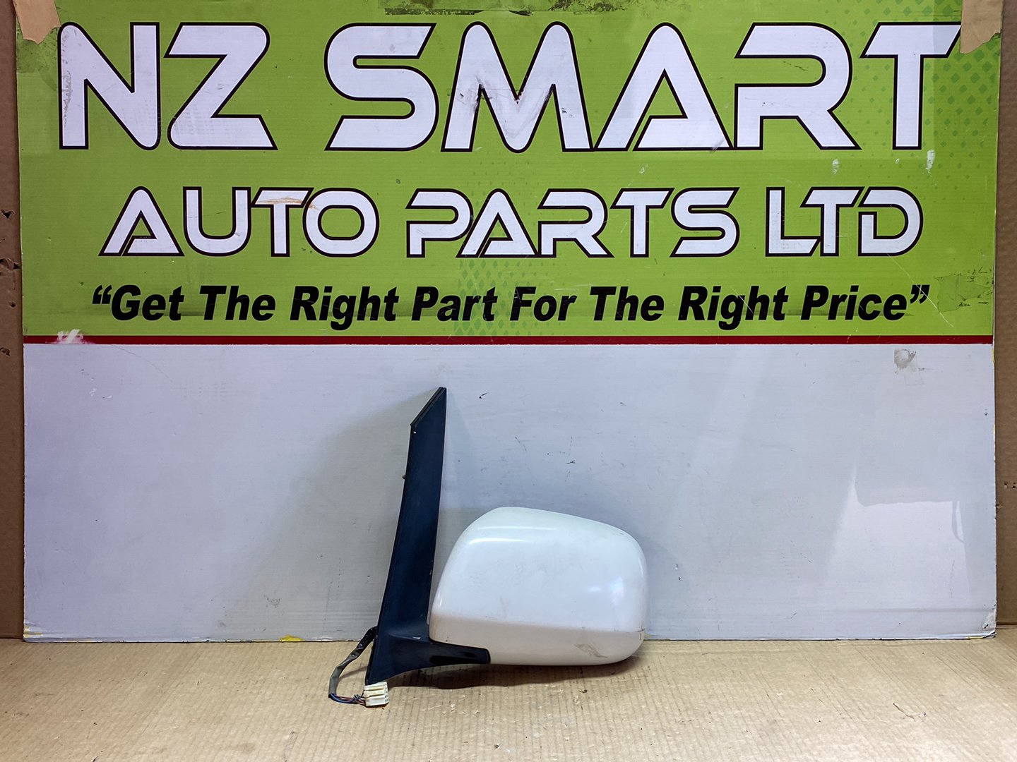 2006 Toyota Voxy AZR60 - Left Door Mirror 5 wires ( Second Hand )