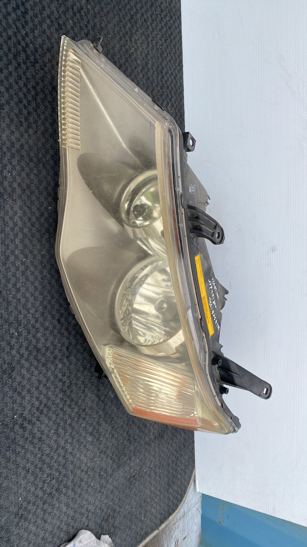 2008 Mitsubishi Outlander - Left Headlight