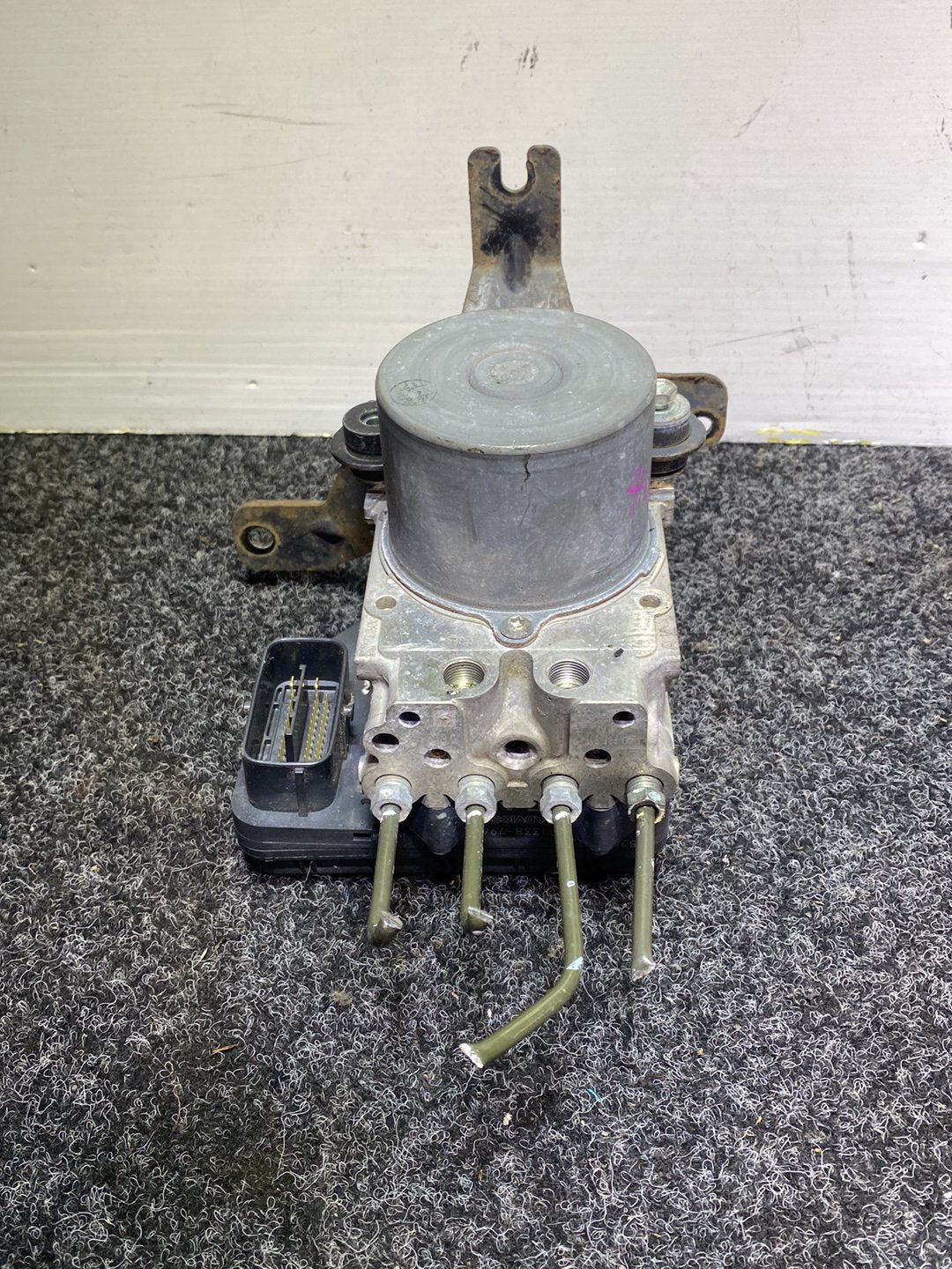 2014 Holden Colorado - ABS Pump