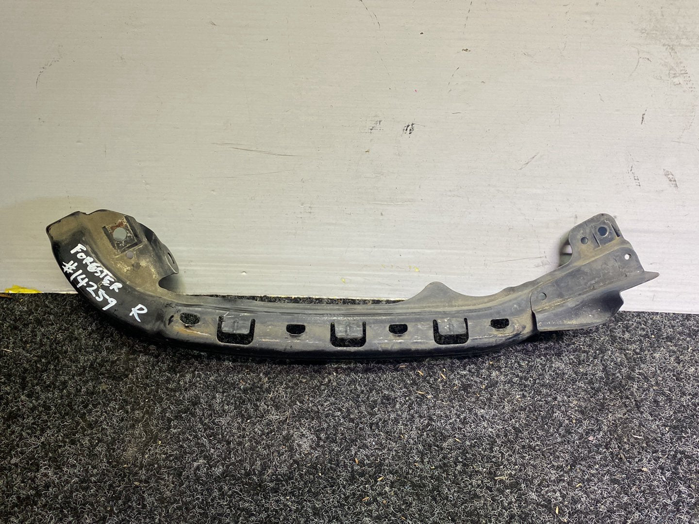 2006 Subaru Forester - Right Headlight Bracket