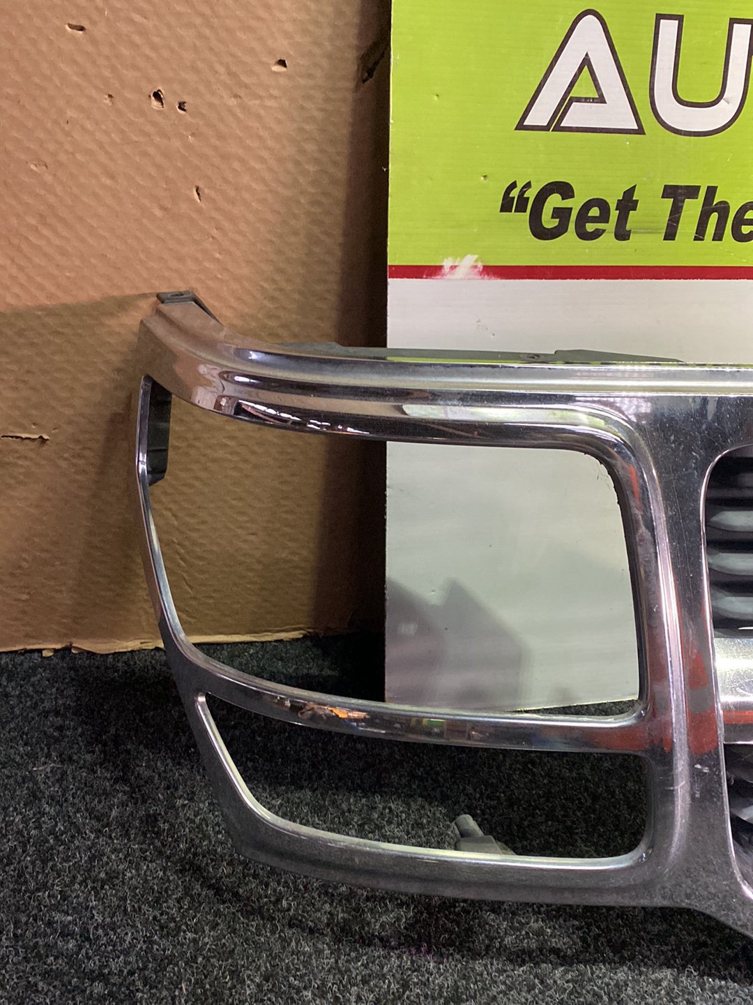2007 Dodge Nitro - Upper Bumper Grille