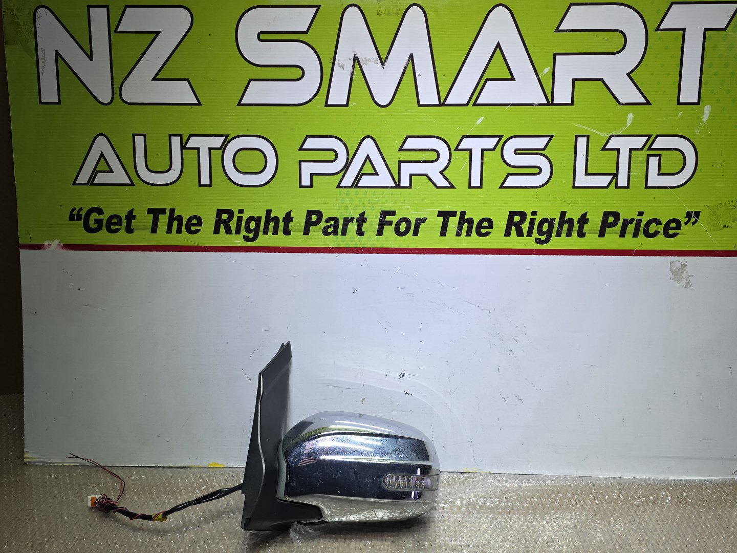 2002 Mazda MPV- Left Door Mirror PN: 7 wires