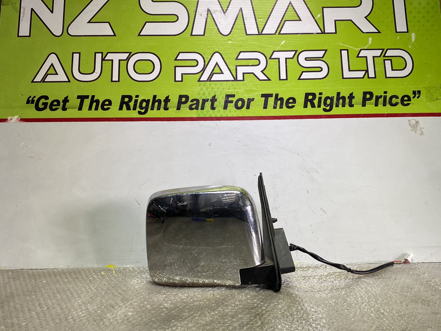 2008 Nissan Caravan- Right Door Mirror PN: 5 wires