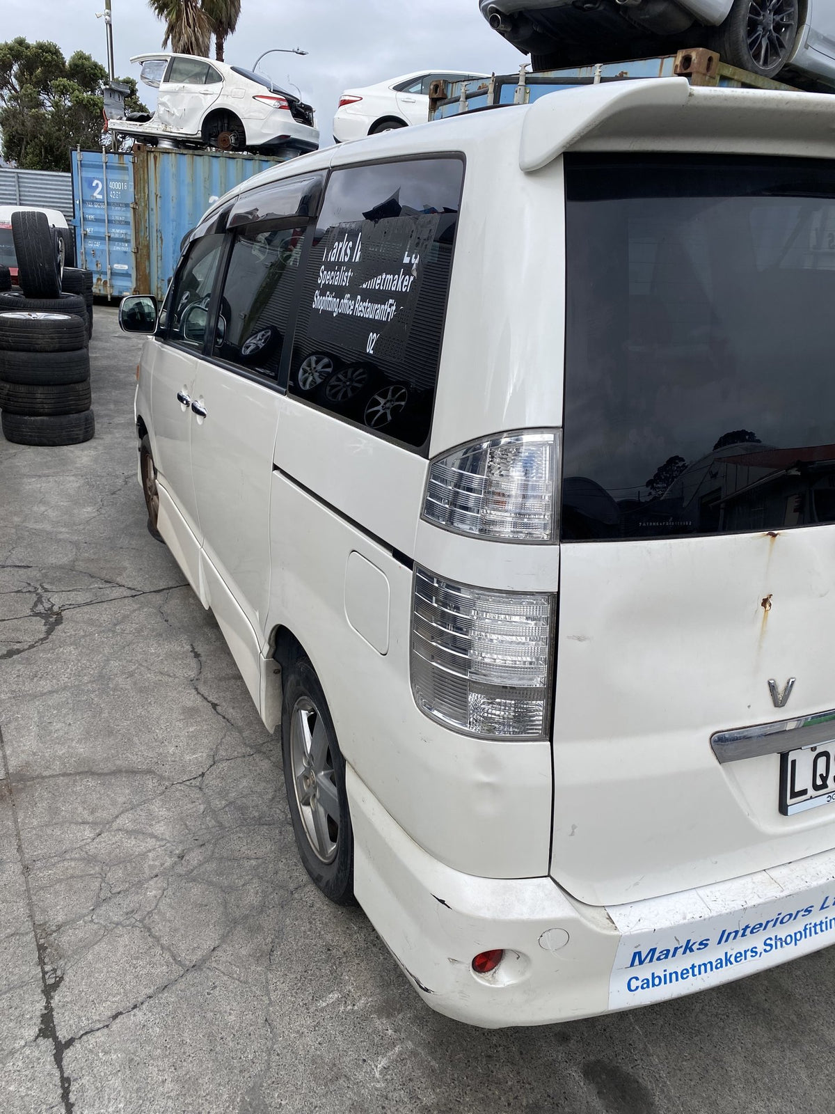 2007 Toyota Voxy AZR60- Dismantling For Parts