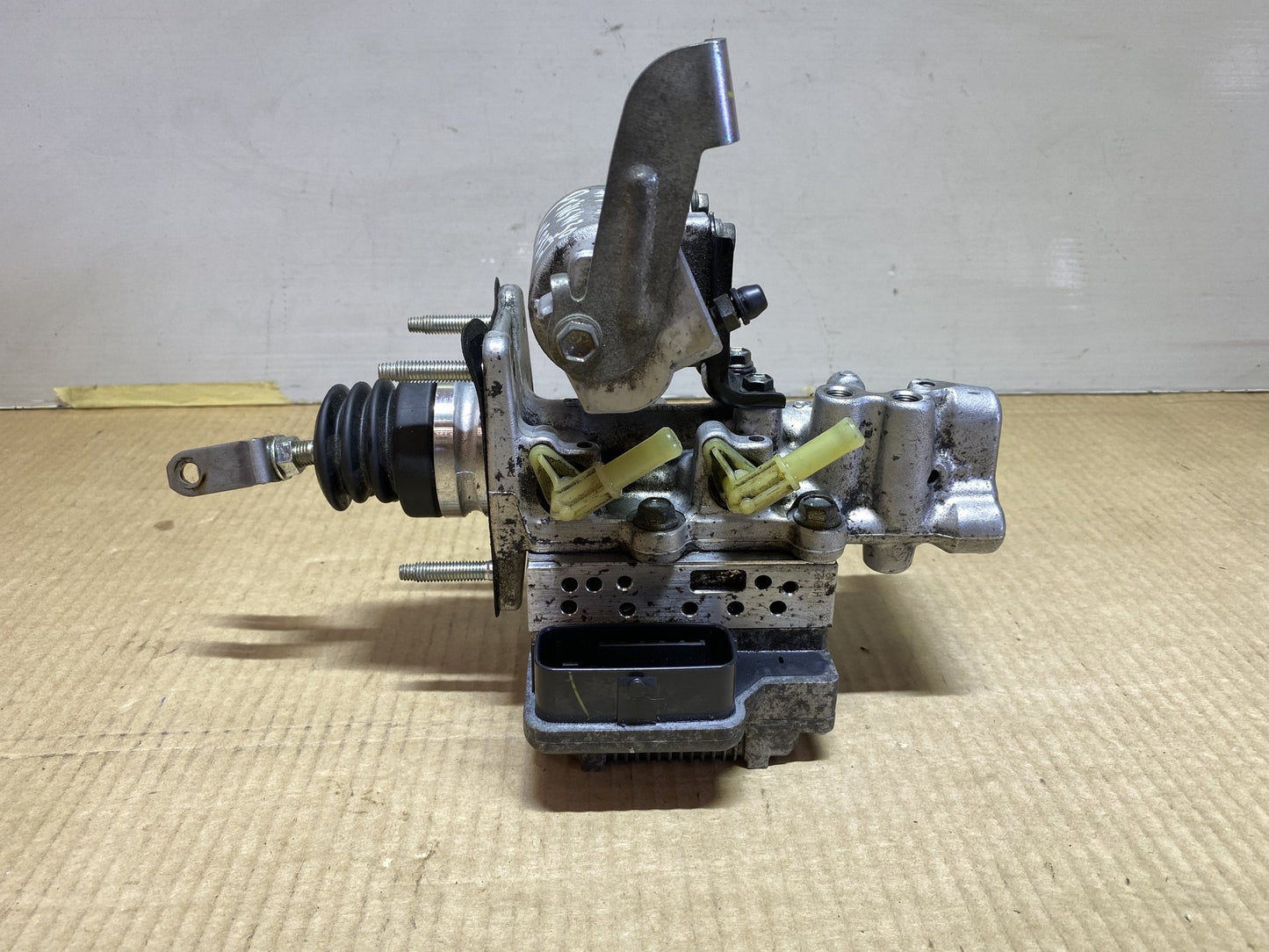 2012 Used Toyota Prius ZVW30 - Master Cylinder PN: see photo