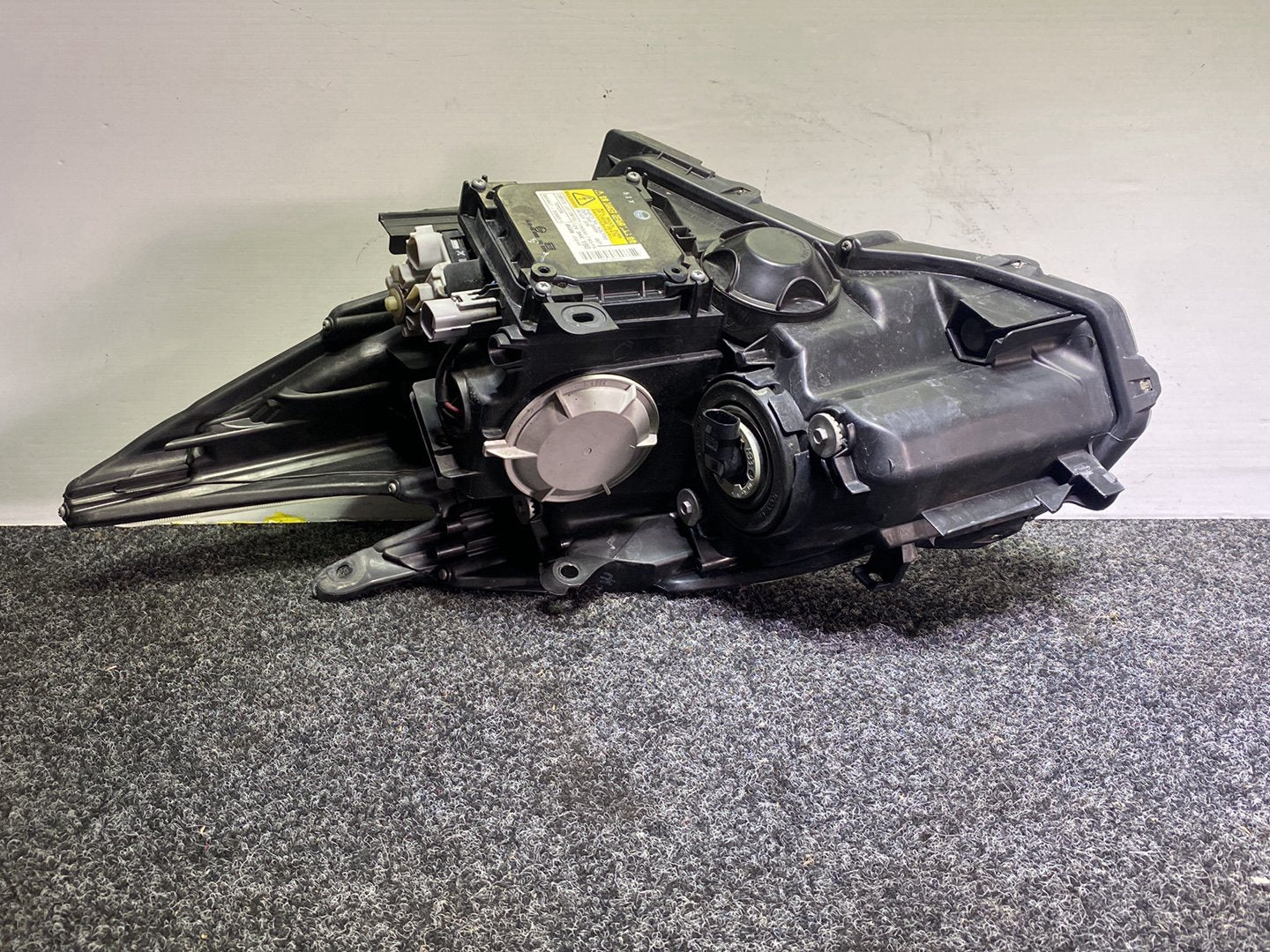 2014 Toyota Prius - Right Headlight