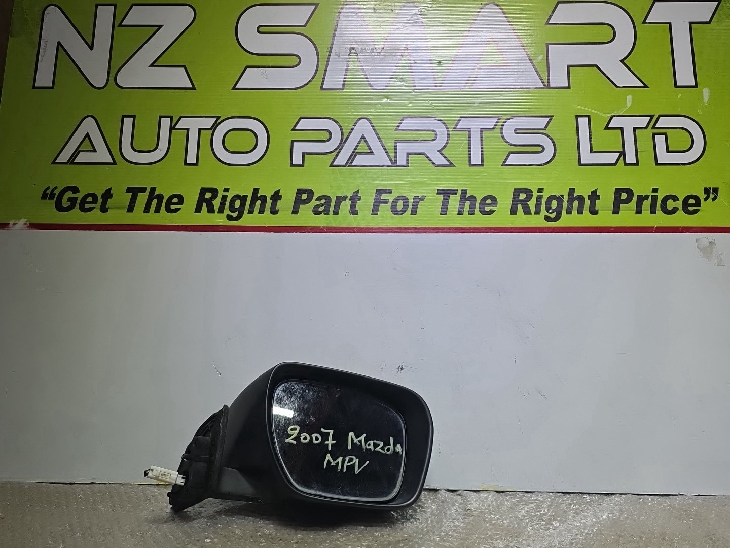 2007 Mazda MPV- Right Door Mirror PN: 8 wires