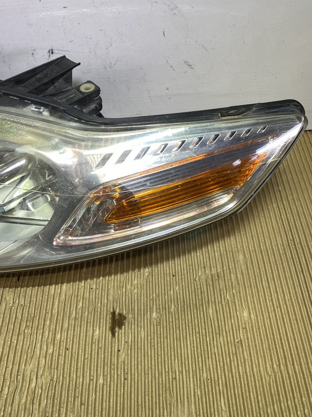 2009 Ford Mondeo- Left Headlight PN: see photos