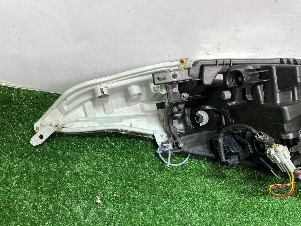 2012 Nissan Leaf ZE0 - Right Headlight PN: