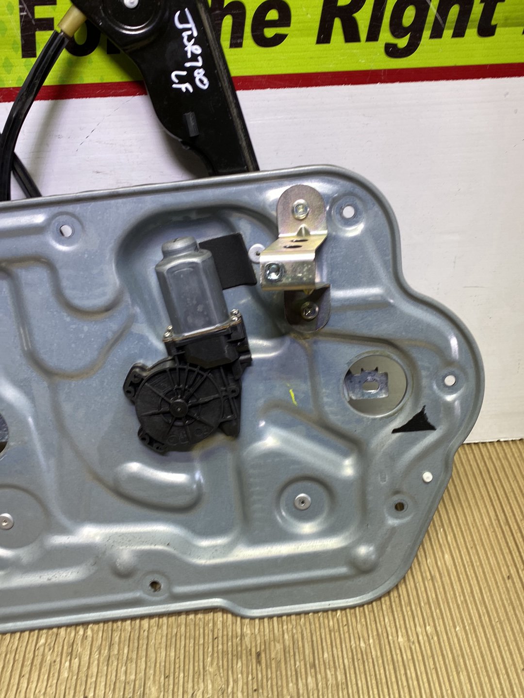 2008 Nissan Dualis KJ10- Left Front Window Regulator PN: see photos