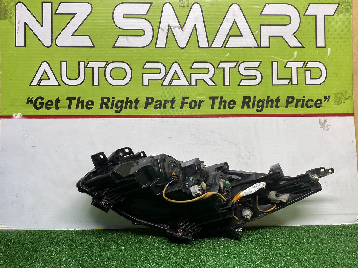 2009 Mazda Axela - Right Headlight Auto Adjust/ Non Hid/ Koito 100-41343
