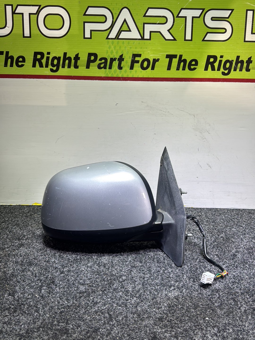 2006 Mitsubishi Outlander - Right Door Mirror PN: 7 wires