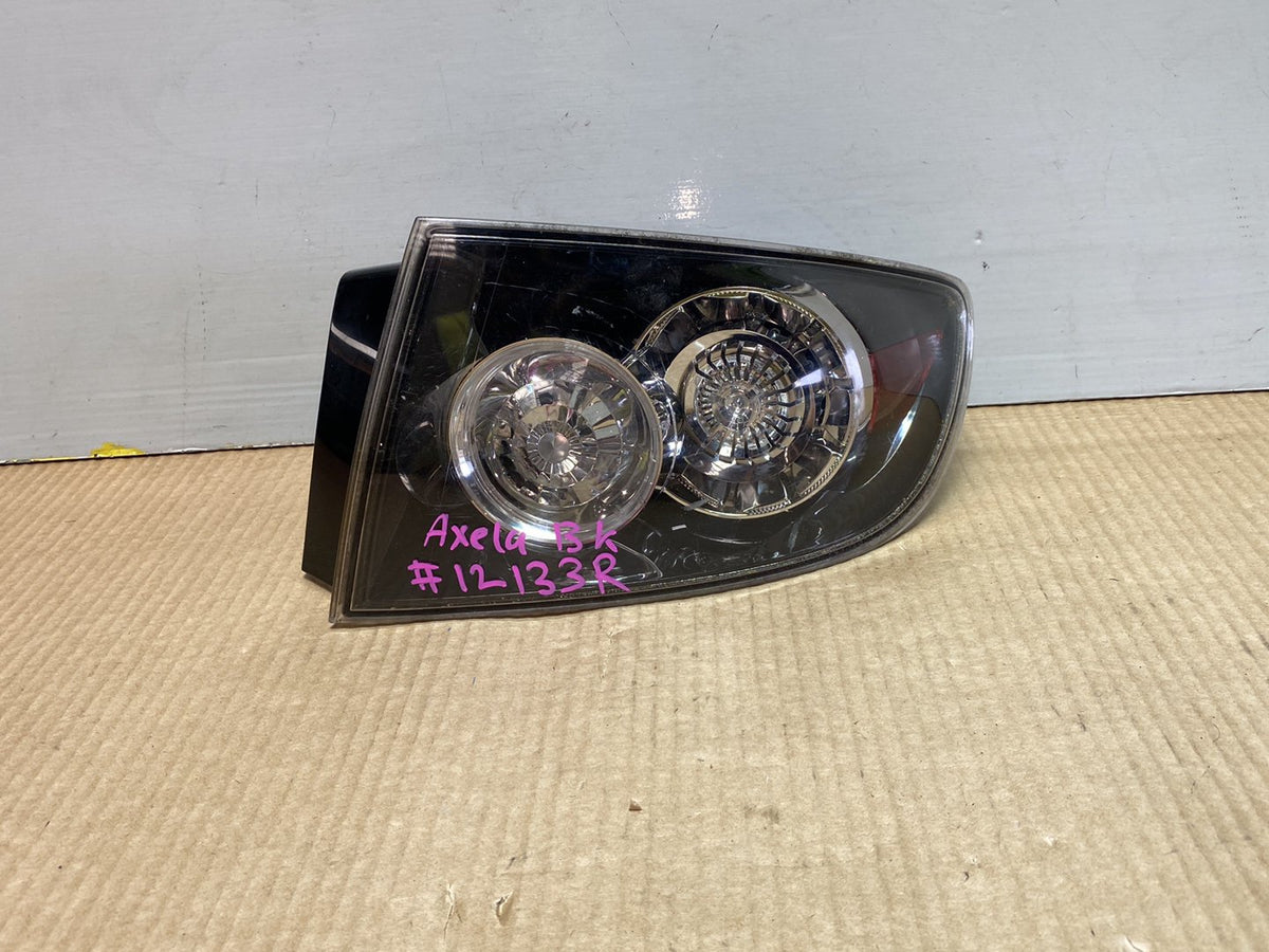 Mazda Axela BK - Right Taillight PN: P6434