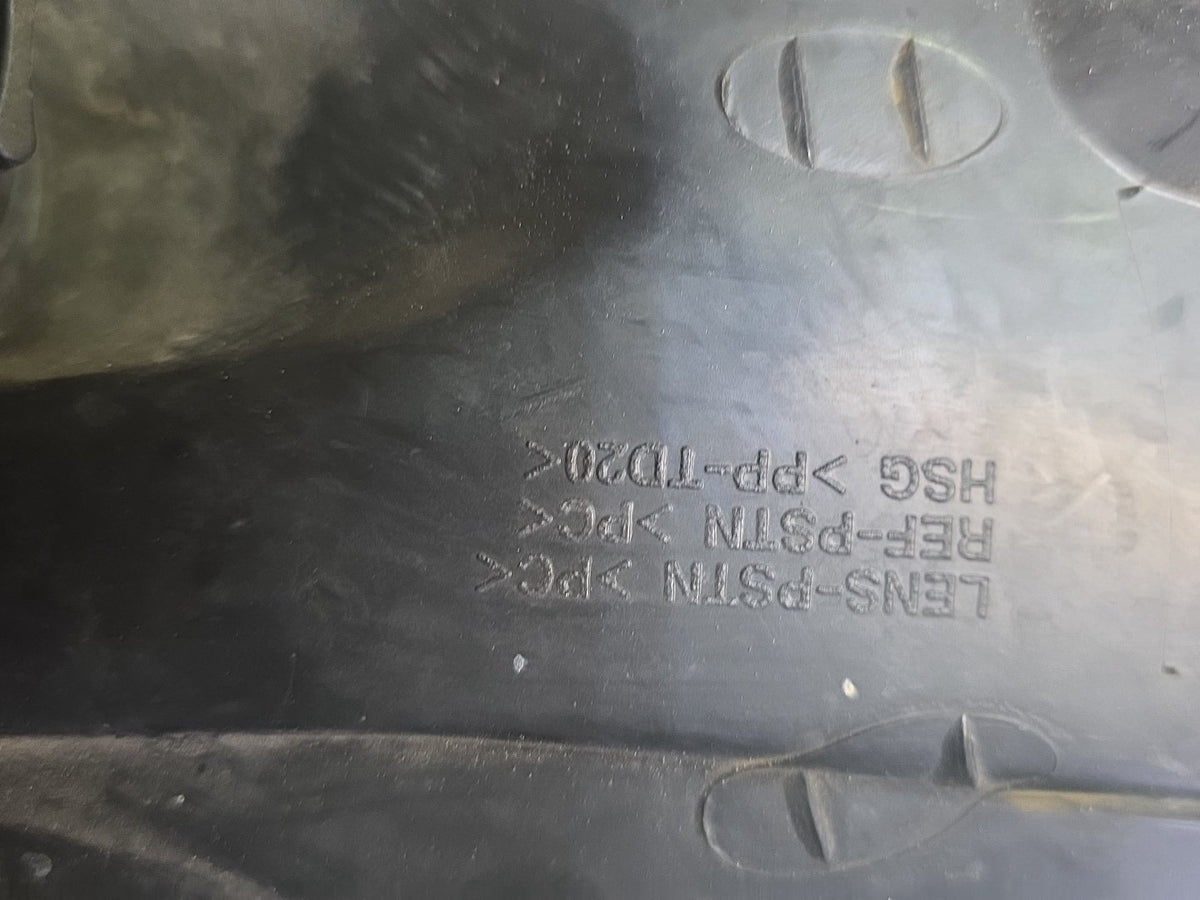2006 Hyundai Tucson - Left Headlight PN: 92101-2EXXX