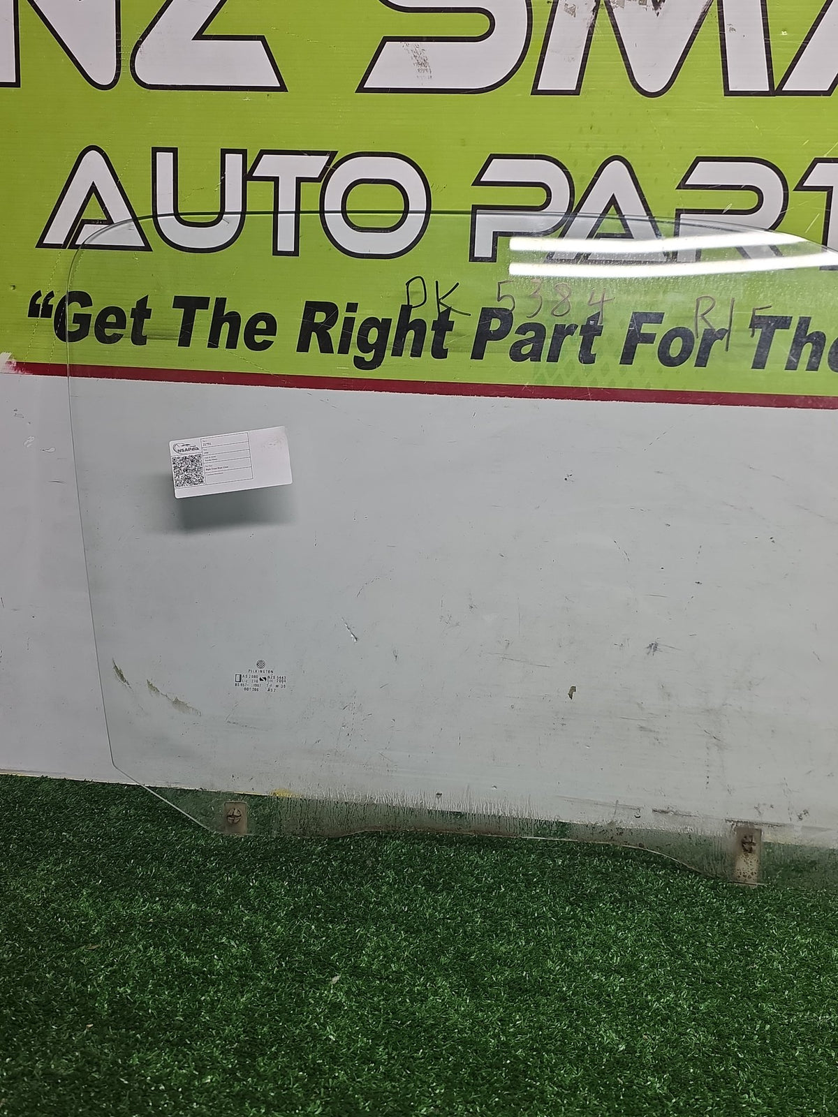 1990 Used Toyota Hiace - Right Front Door Glass PN: M30