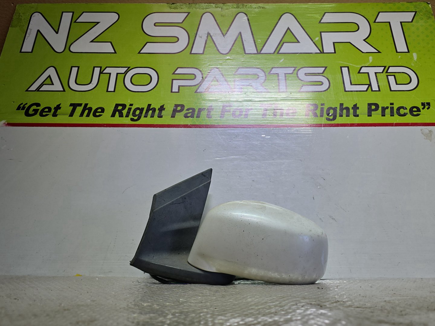 2008 Nissan Wingroad- Left Door Mirror PN: 5 wires