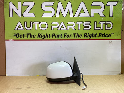 2006 Mitsubishi Outlander CW5W - Right Door Mirror PN: 7 wires