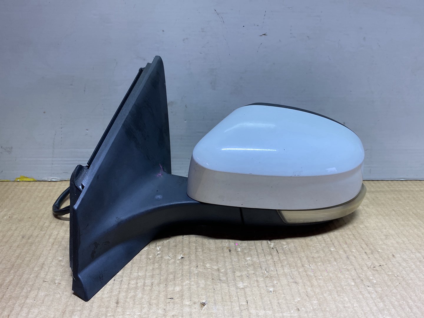 2011 Ford Mondeo - Left Door Mirror PN: 6 wires