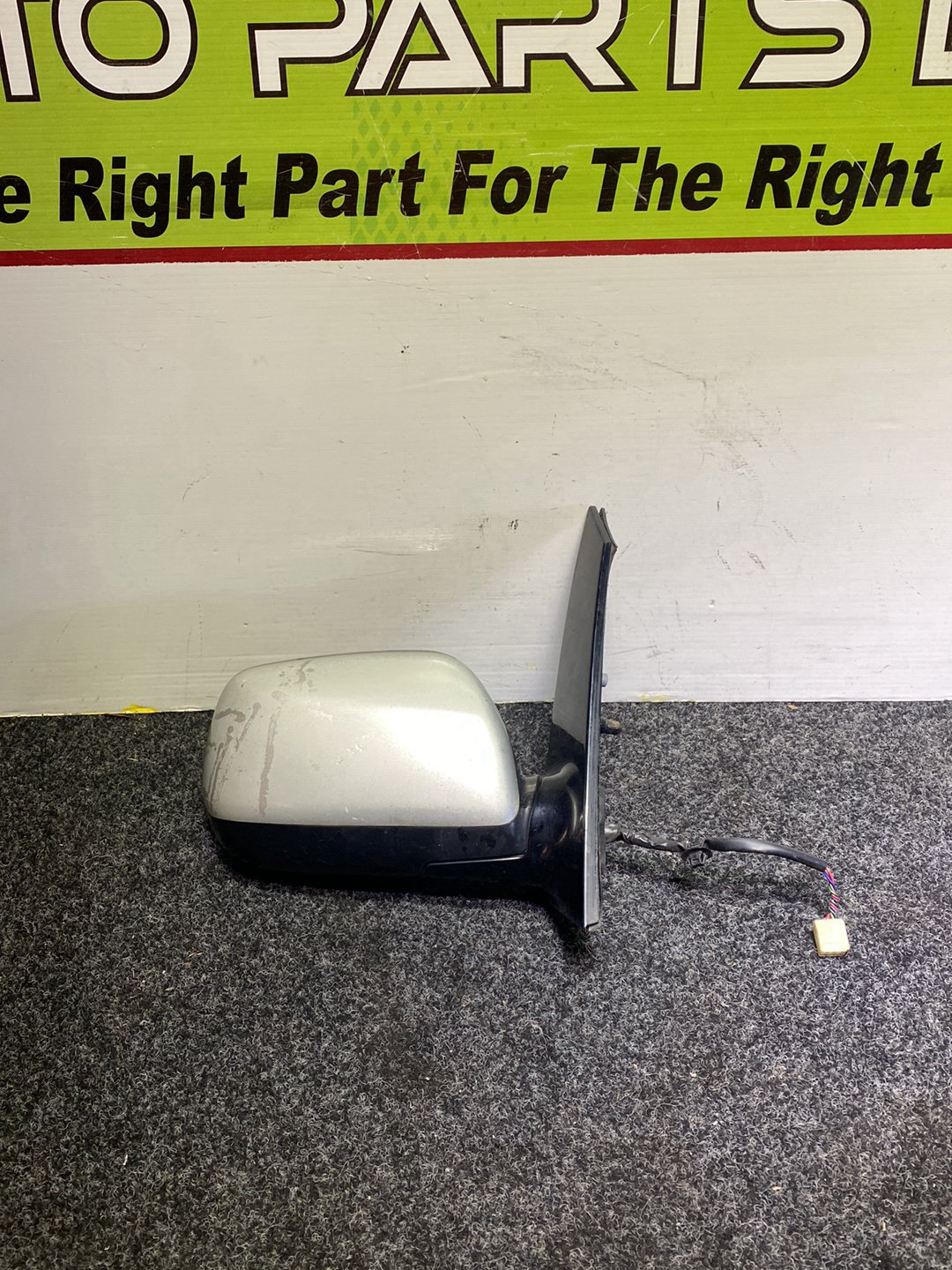 2005 Toyota Ipsum - Right Door Mirror PN: 5 wires