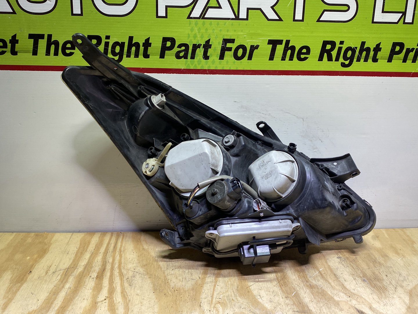 2005 Toyota Wish ANE11 - Left Headlight PN: STANLEY 68-2