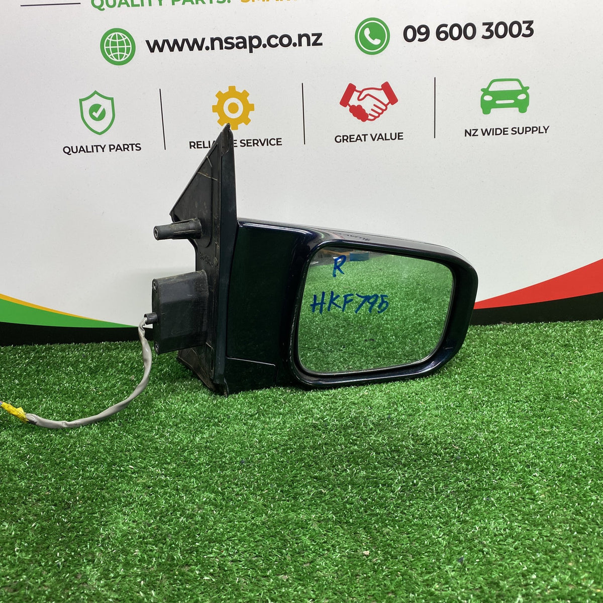 2004 Nissan Elgrand - Right Door Mirror PN: 7 wires