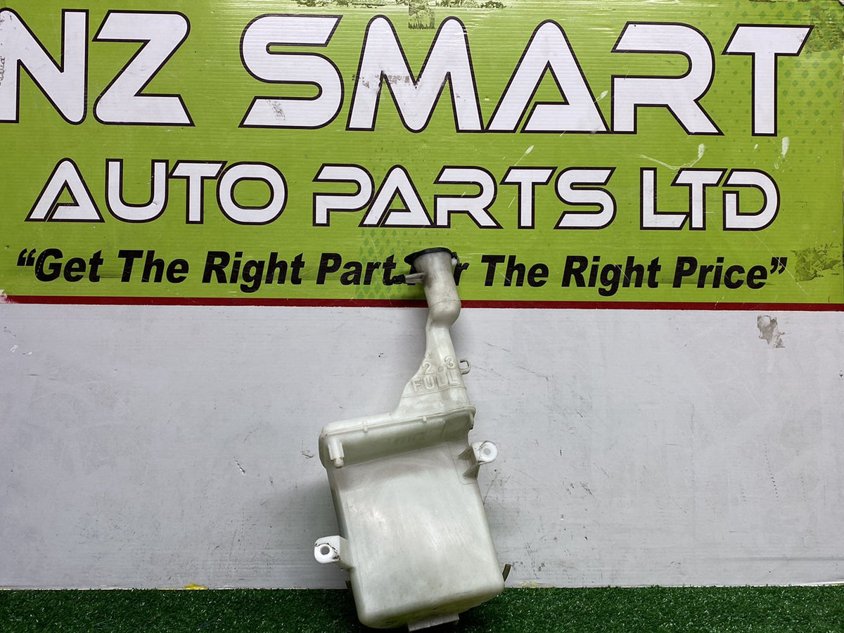 2005 Used Toyota Ist NCP60 - Washer Bottle PN: 8531530380