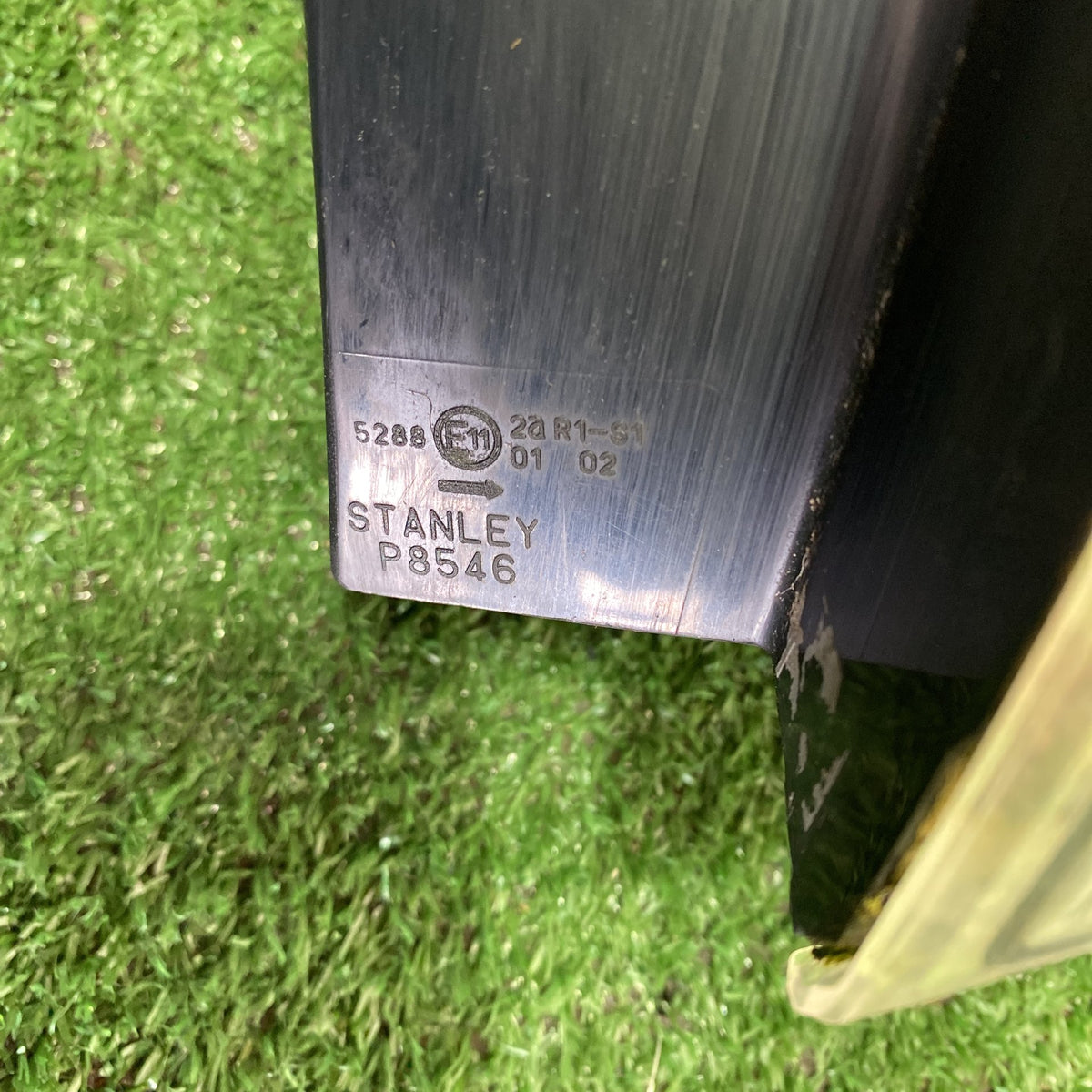 2009 Mazda Axela - Right Taillight LENS: STANLEY P8546/ PN: BBP351150E