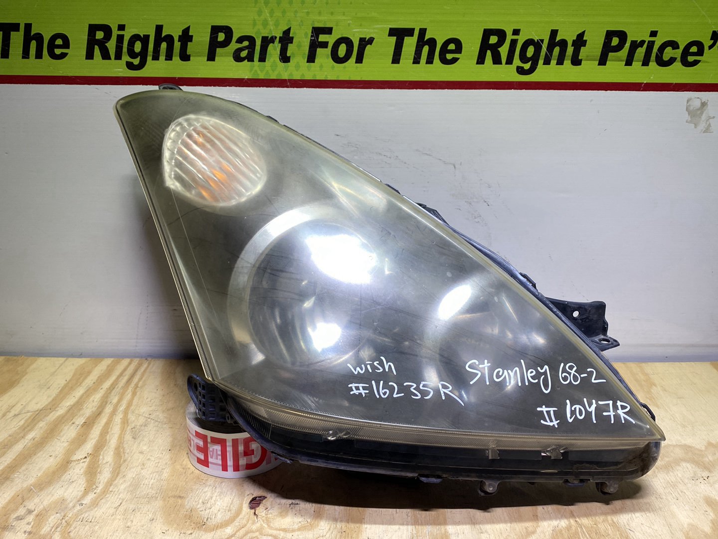 2005 Toyota Wish ANE11 - Right Headlight PN: ICHIKOH 68-2