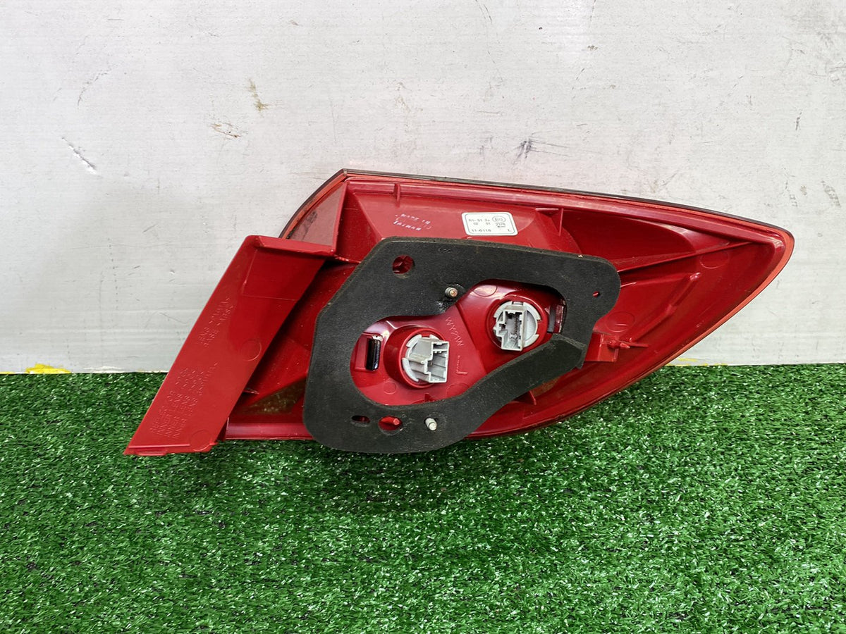 2005 Mazda Mazda3 BK - Left Taillight PN: 2376
