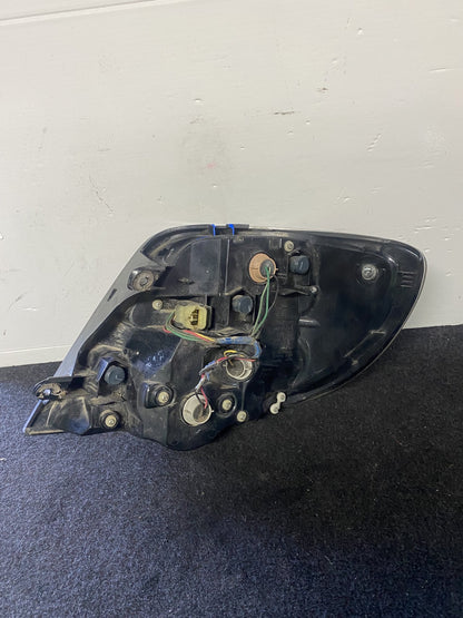 2008 Subaru Impreza - Left Taillight PN: 220-20918 F/Lift H/B type small locating lug damaged see pics