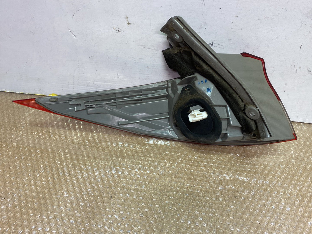 2006 Used Toyota Estima - Right Taillight PN: see photos