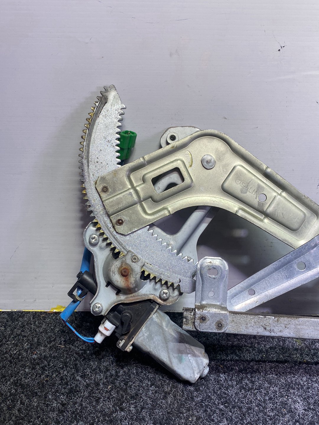 2007 Subaru Forester SG5 - Left Front Window Regulator/Motor