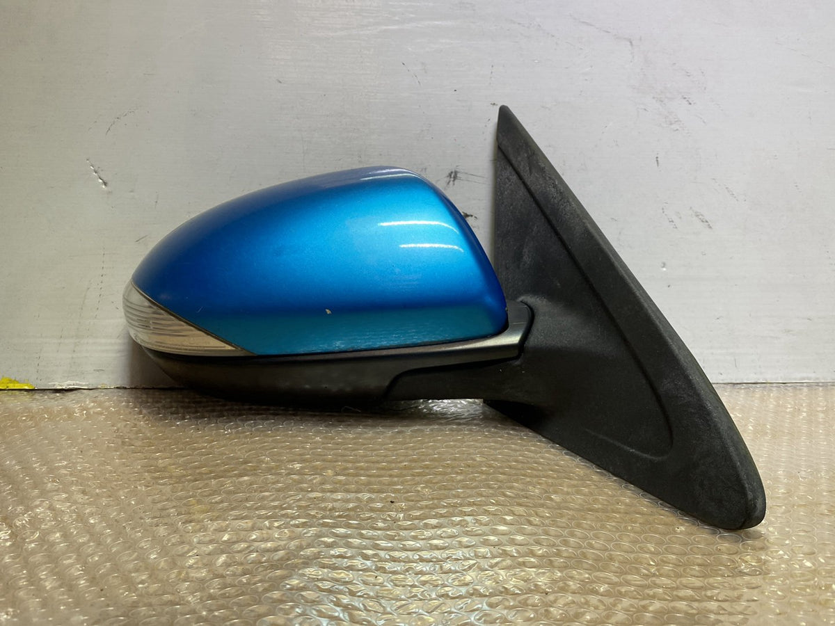 2009 Mazda Axela- Right Door Mirror PN: 6 wires