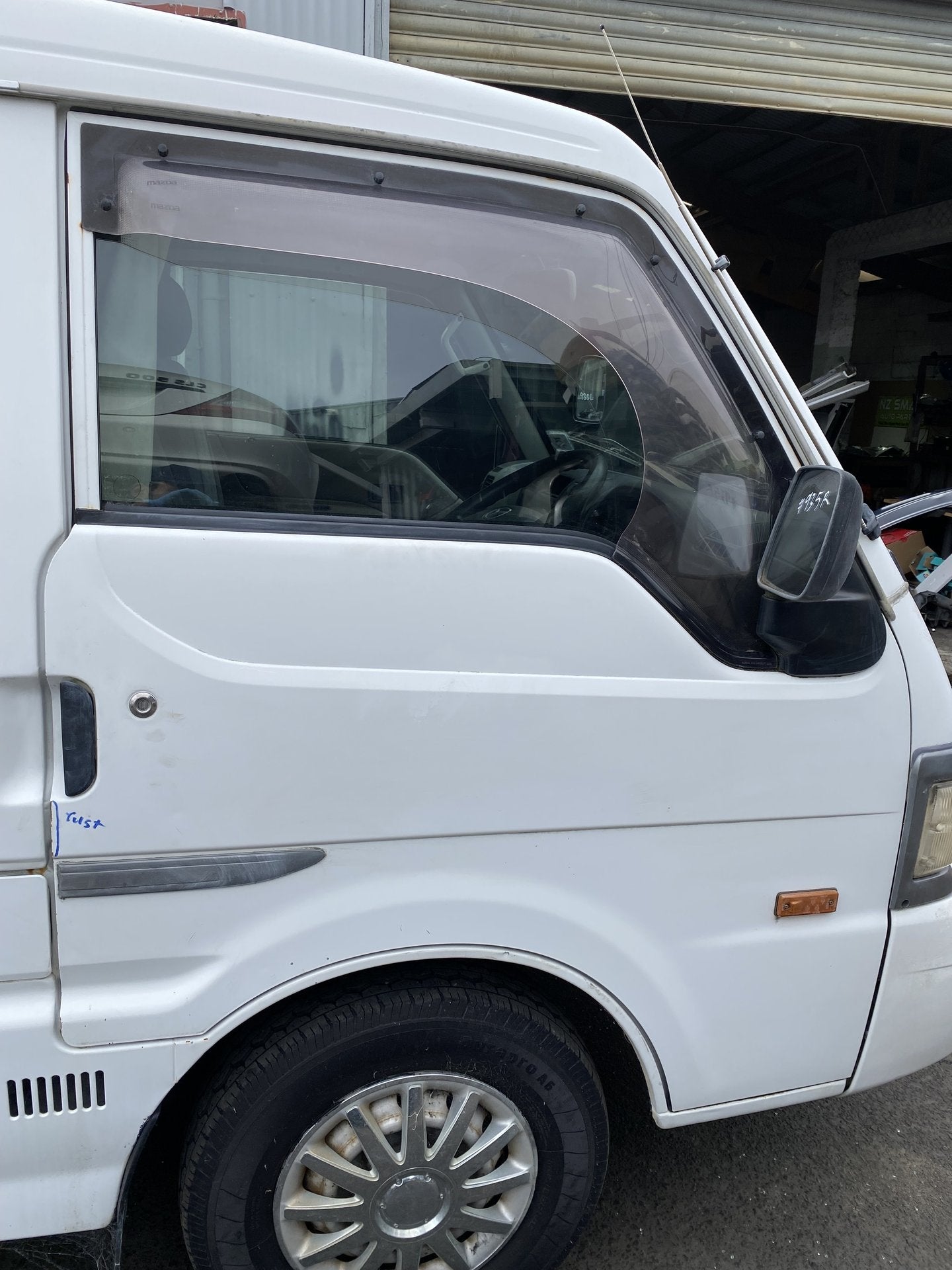 2005 Mazda E2000 Dismantlinng For Parts