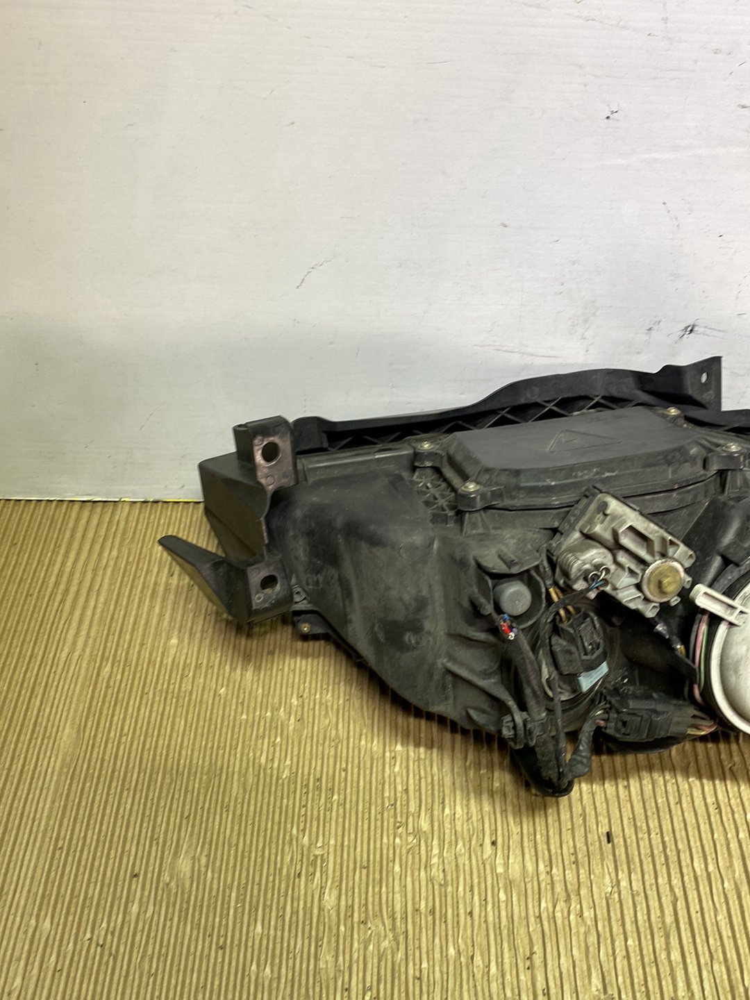2007 Subaru Legacy- Left Headlight PN: see photos