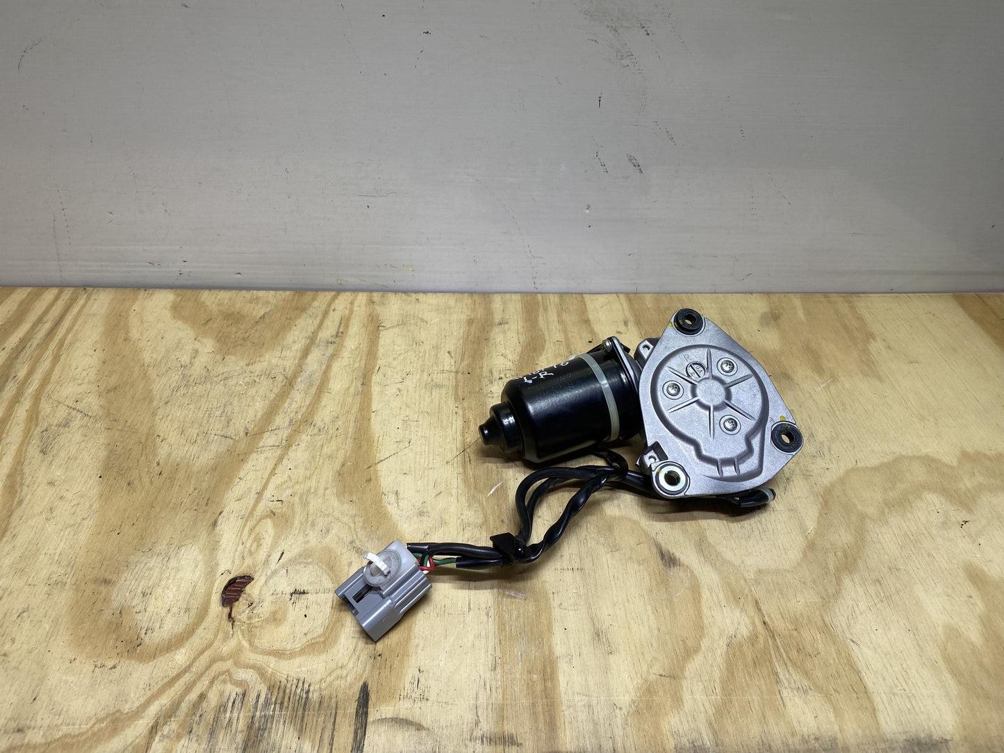 2008 Nissan Serena C25 - Left Sliding Door Motor PN: see photo
