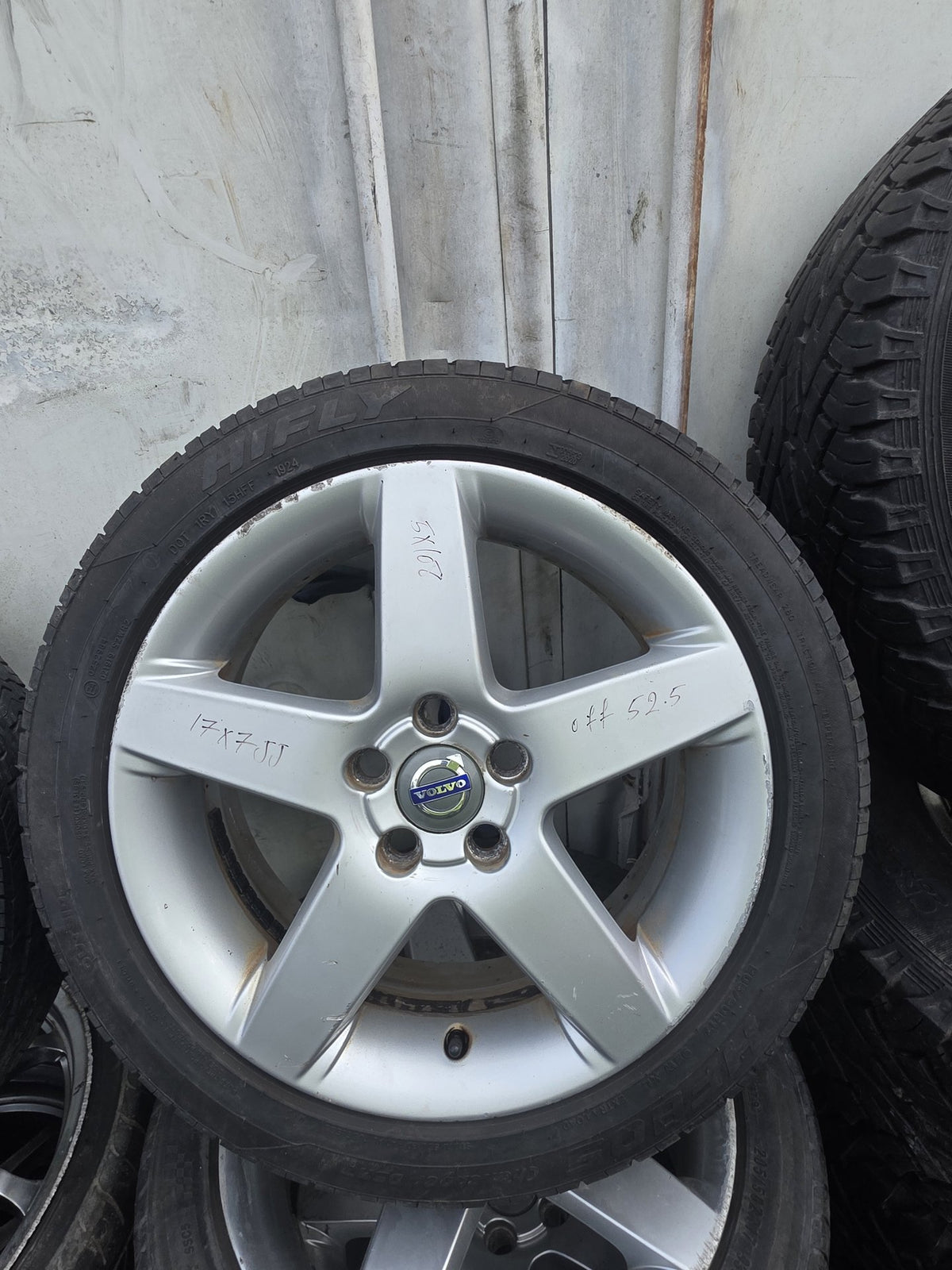 Volvo - Mag Wheel Set PN: Stud Pattern 5X108/ Wheel Size 17x7JJ/ Offset 52.5