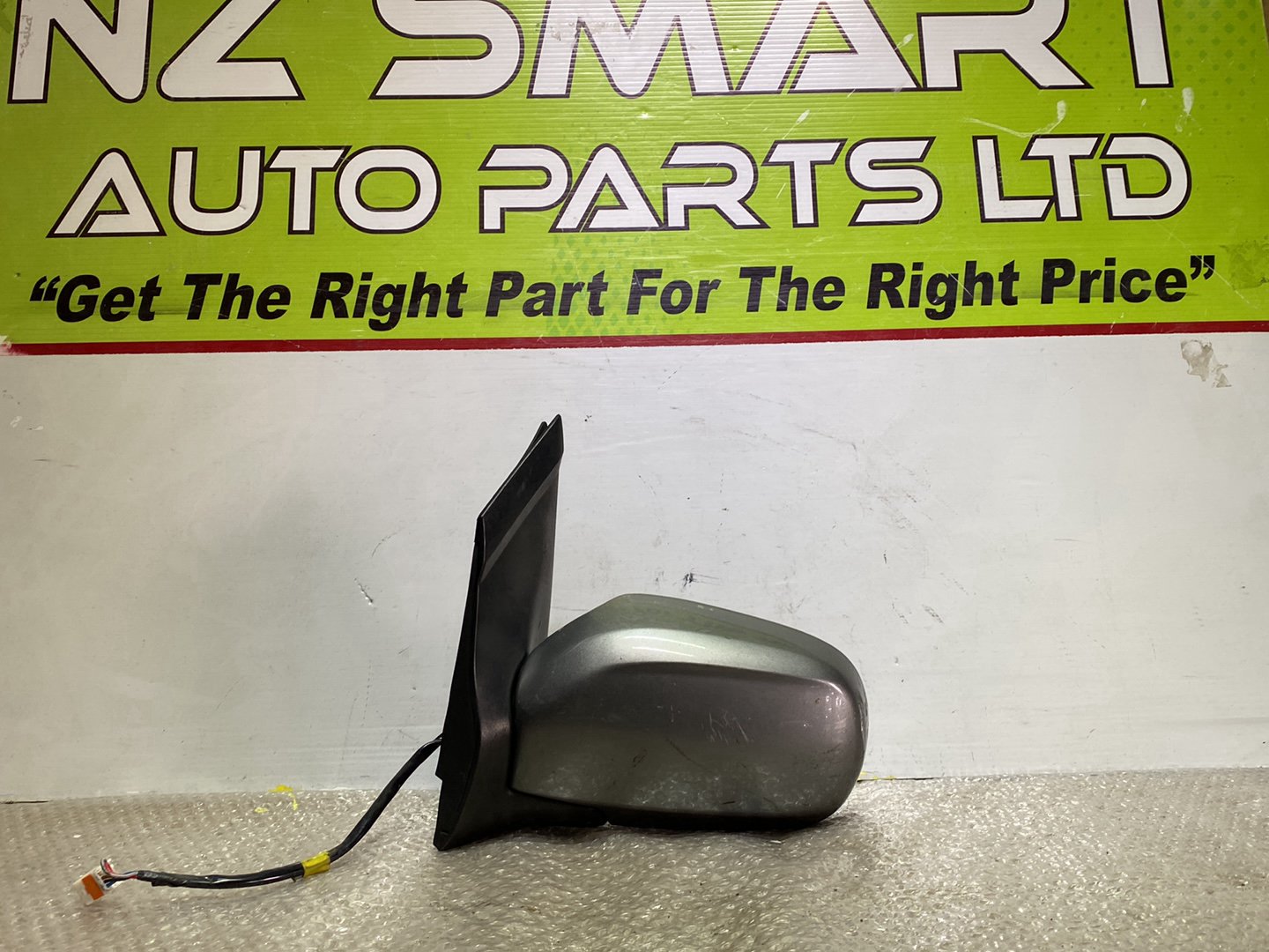 2004 Mazda MPV- Left Door Mirror PN: 5 wires