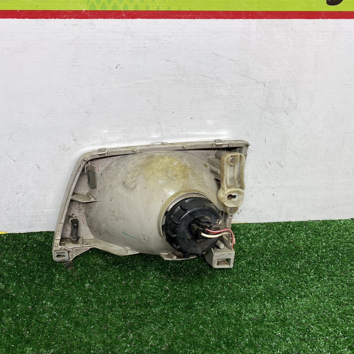 2009 Mazda Bongo Friendee SK82V - Right Headlight PN: STANLEY P0220