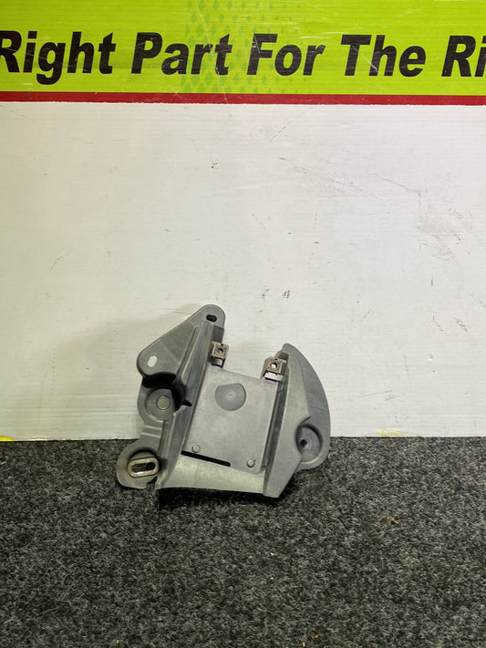 2015 Mazda CX-5 KE2AW - Left Blind Spot Radar Bracket PN: KR23 67 Z41