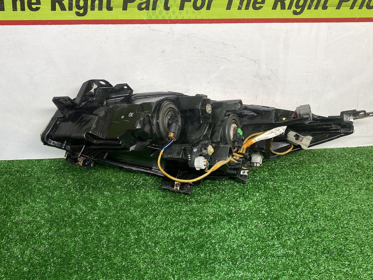2009 Mazda Axela - Right Headlight Auto Adjust/ Non Hid/ Koito 100-41343