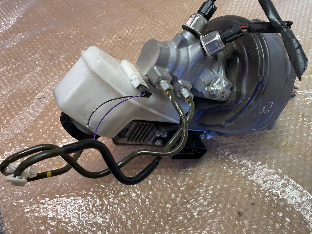 2011 Nissan Fuga - Brake Master Cylinder PN: see photos