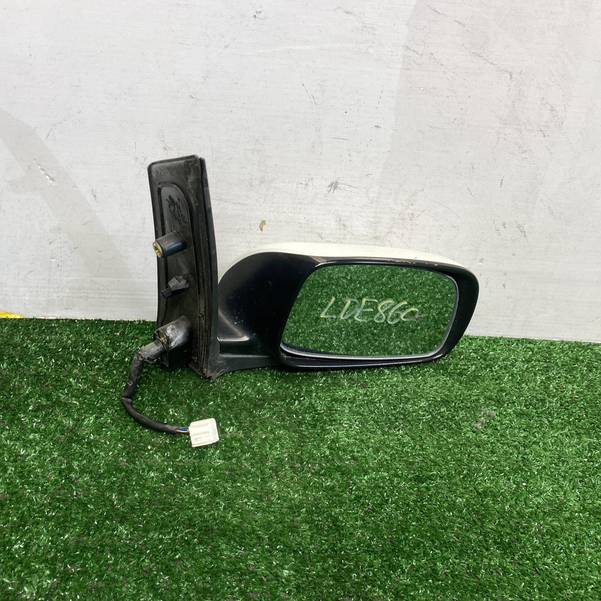 2004 Used Toyota Wish - Right Door Mirror PN: 5 Wires