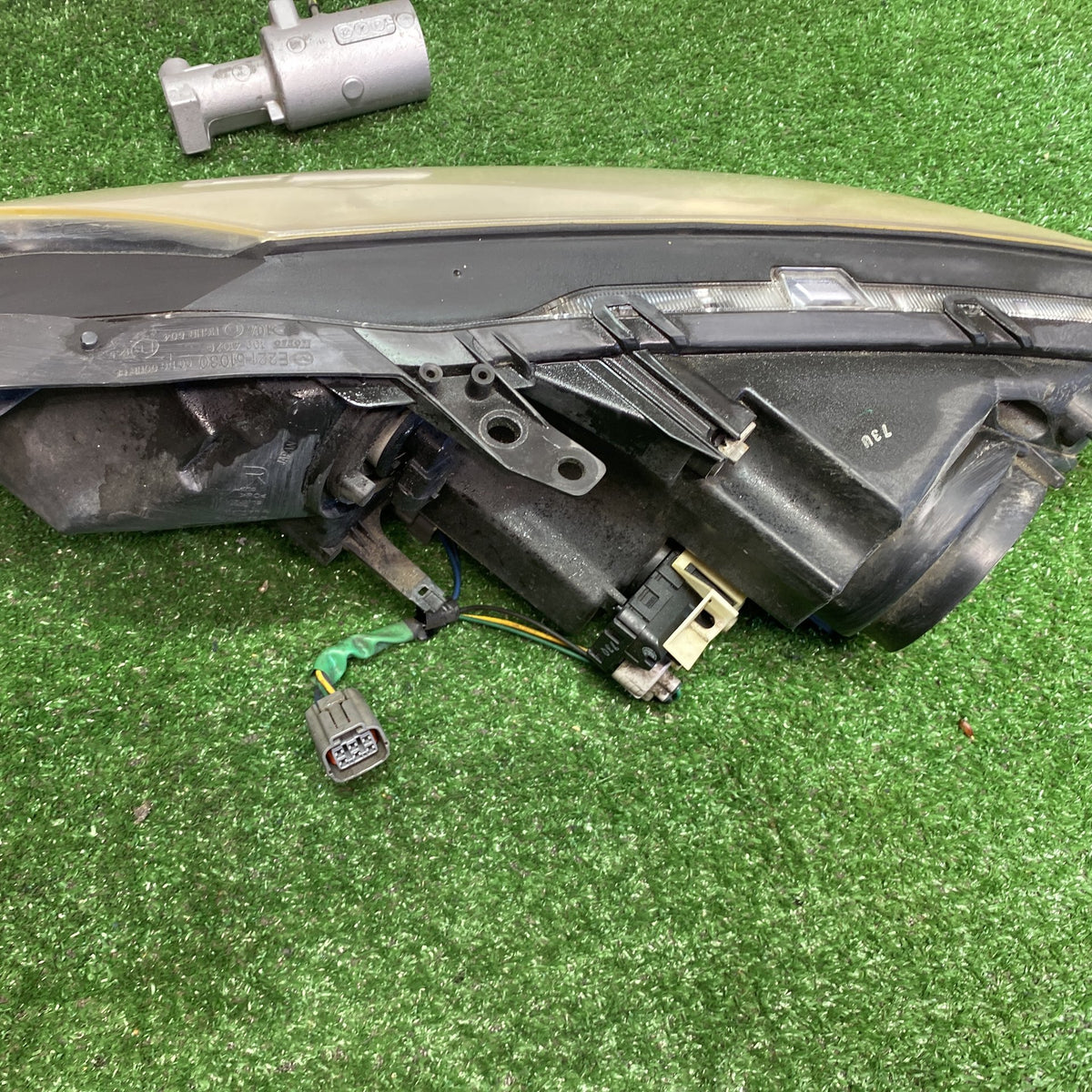 2007 Mazda CX-7 - Right Headlight PN: KOITO 100-41026