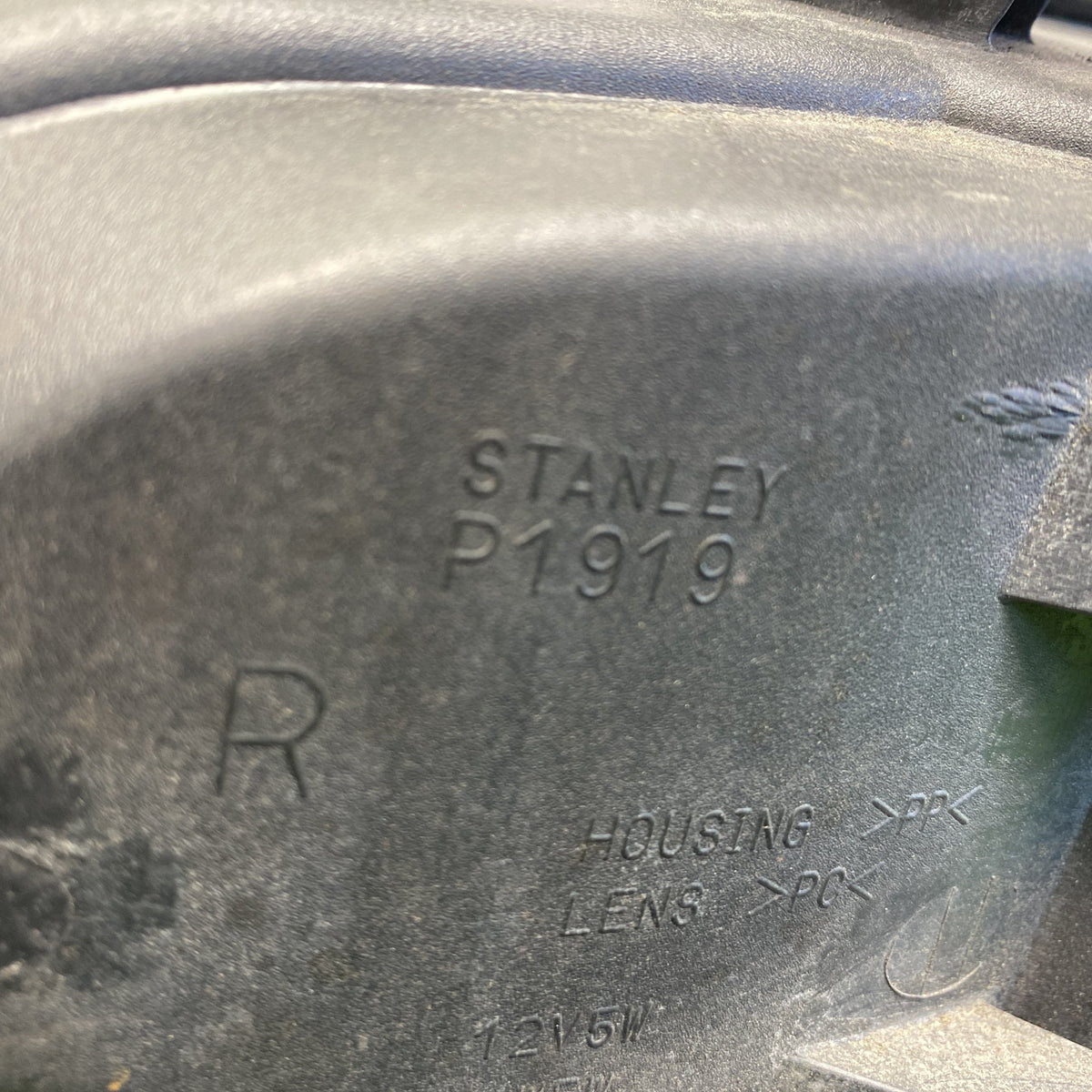 2002 Mazda Demio - Right Headlight PN: STANLEY P1919