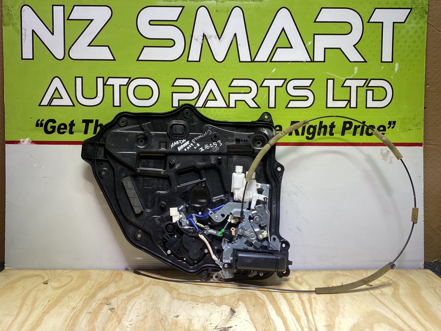 2010 Mazda Premacy CREW - Left Rear Door Lock Actuator PN: left rear interior door handle