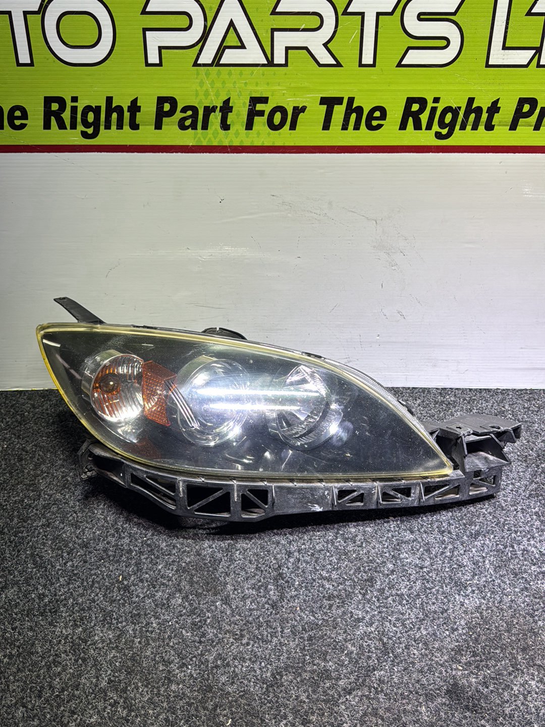 2007 Mazda Axela - Right Headlight PN: STANLEY P2951